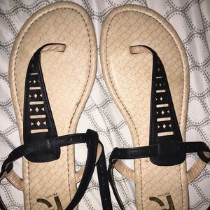 BLACK CUTOUT SANDALS